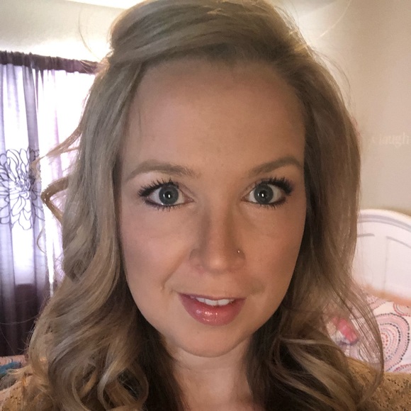 Meet your Posher, Stephanie - Picture 1 of 1